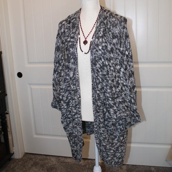 Comfortable Oversize ASymmetrical Cardigan Sweater - Picture 1 of 7